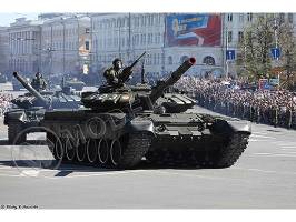 Склеиваемая пластиковая модель Российский танк T-72Б3 MБT. Масштаб 1:35