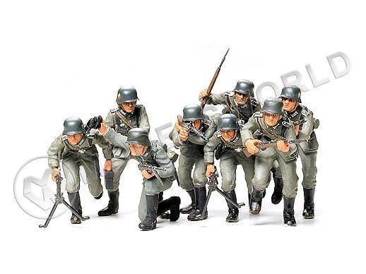 Фигуры немецких штурмовых пехотинцев в атаке с различным оружием  (8 фигур). Масштаб 1:35 - фото 1