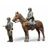 Фигуры немецких солдат - на коне и пехотинец. Масштаб 1:35