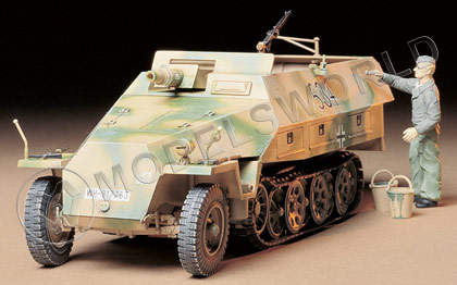 Склеиваемая пластиковая модель Полугусеничный БТР Sd.Kfz.251/9 Ausf.D Kanonenwagen. Масштаб 1:35 - фото 1