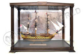 Модель линейного корабля HMS Victory (в футляре). Масштаб 1:84