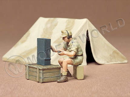 Фигуры Немецкий радист с палаткой и оборудованием. Африканский корпус. Масштаб 1:35 - фото 1