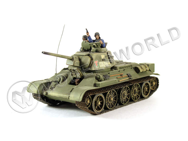 Готовая модель, Советский танк Т-34/76 с экипажем в масштабе 1:35 - фото 1