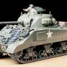 Склеиваемая пластиковая модель Американский средний танк М4 Sherman (ранняя версия) 1942г. с 3 фигурами танкистов. Масштаб 1:35