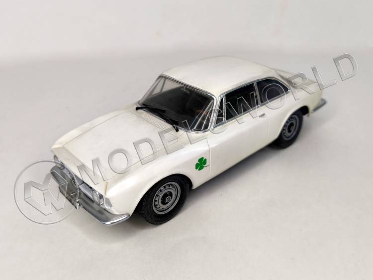 Готовая модель Автомобиль  Alfa Romeo 1300 GT Junior в масштабе 1:24 - фото 1