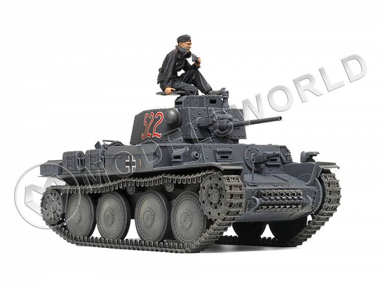 Склеиваемая пластиковая модель Немецкий легкий танк Panzerkampfwagen 38(t) Ausf.E/F с фигурой командира. Масштаб 1:35 - фото 1