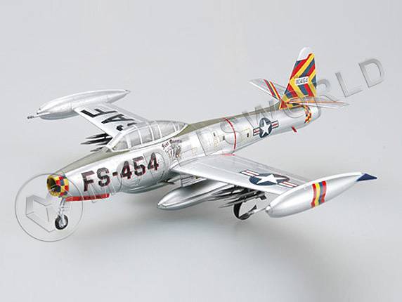 Готовая модель самолета F-84G "Thunderjet" "Four Queens/Olie" Joe Davis в масштабе 1:72 - фото 1