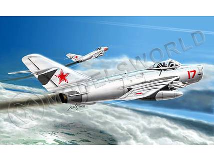 Склеиваемая пластиковая модель Советский истребитель MiG-17 PFU Fresco E. Масштаб 1:48