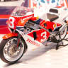 Склеиваемая пластиковая модель мотоцикла Honda NSR500 Factory Color. Масштаб 1:12