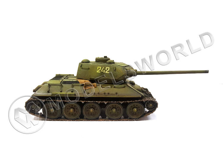 Готовая модель, танк Т-34/85 в масштабе 1:35 - фото 1