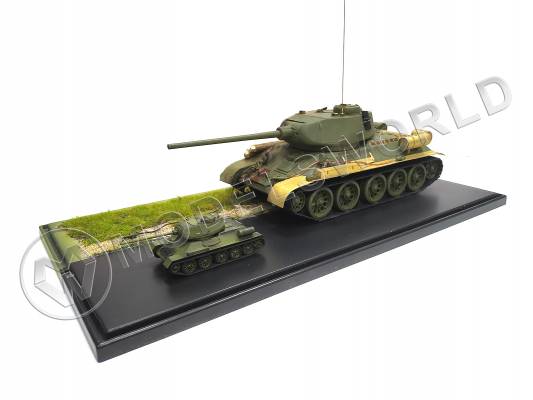 Готовая модель, Советский танк Т-34/85 в футляре в масштабе 1:35
