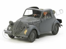 Склеиваемая пластиковая модель Немецкий автомобиль SIMCA 5 с фигурой водителя. Масштаб 1:35