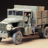 Склеиваемая пластиковая модель Американский 2,5-тонный трехосный грузовик 6x6 (2 варианта сборки) с фигурой водителя. Масштаб 1:35