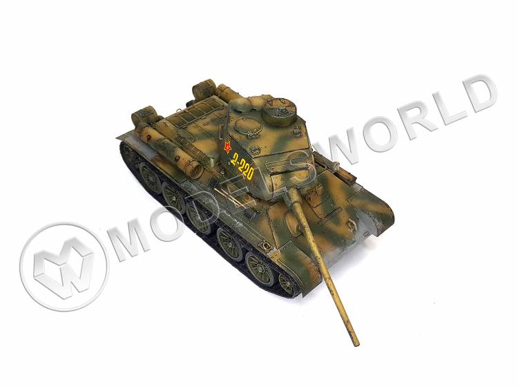 Готовая модель советский средний танк Т-34/85 в масштабе 1:35 - фото 1