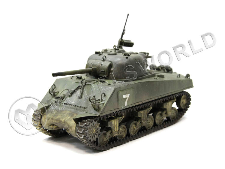 Готовая модель, американский средний танк Sherman в масштабе 1:35 - фото 1